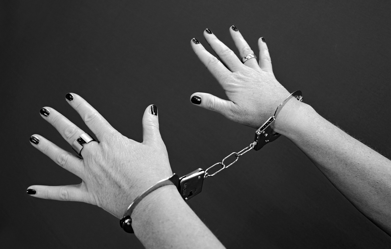 handcuffs prisoners woman female 964522