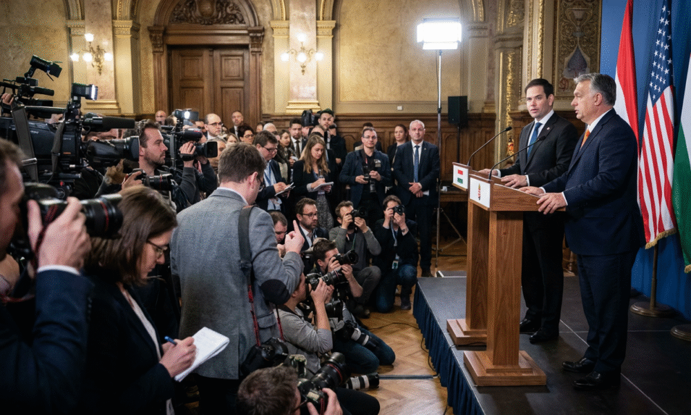 Bloomberg Reporter Flips Off Rubio On Camera